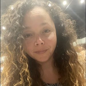 Meet your Posher, Ana